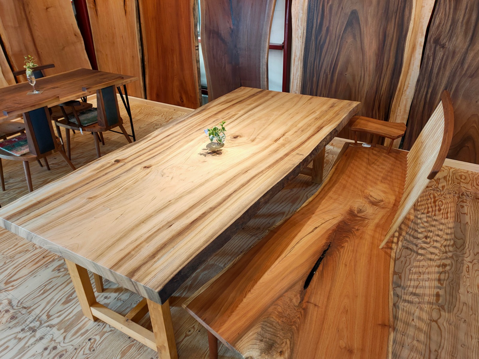 あなただけのオーダーメイド家具で暮らしに木の温もりを。