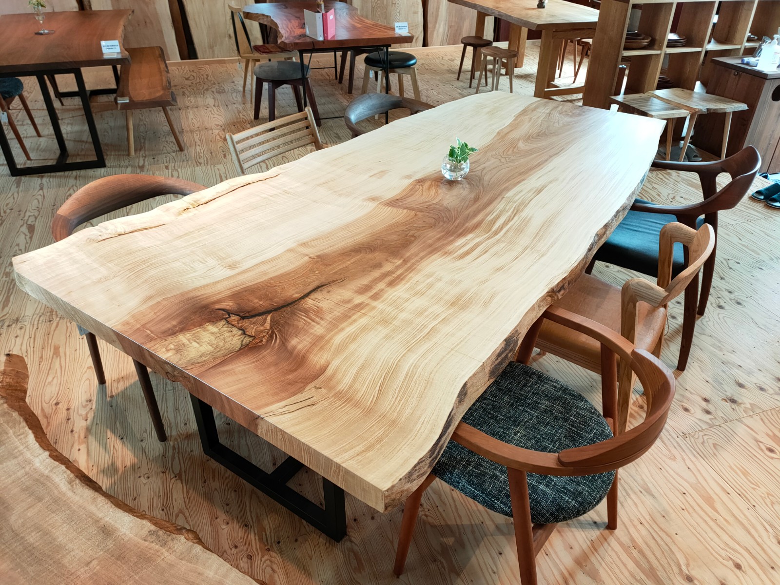 あなただけのオーダーメイド家具で暮らしに木の温もりを。