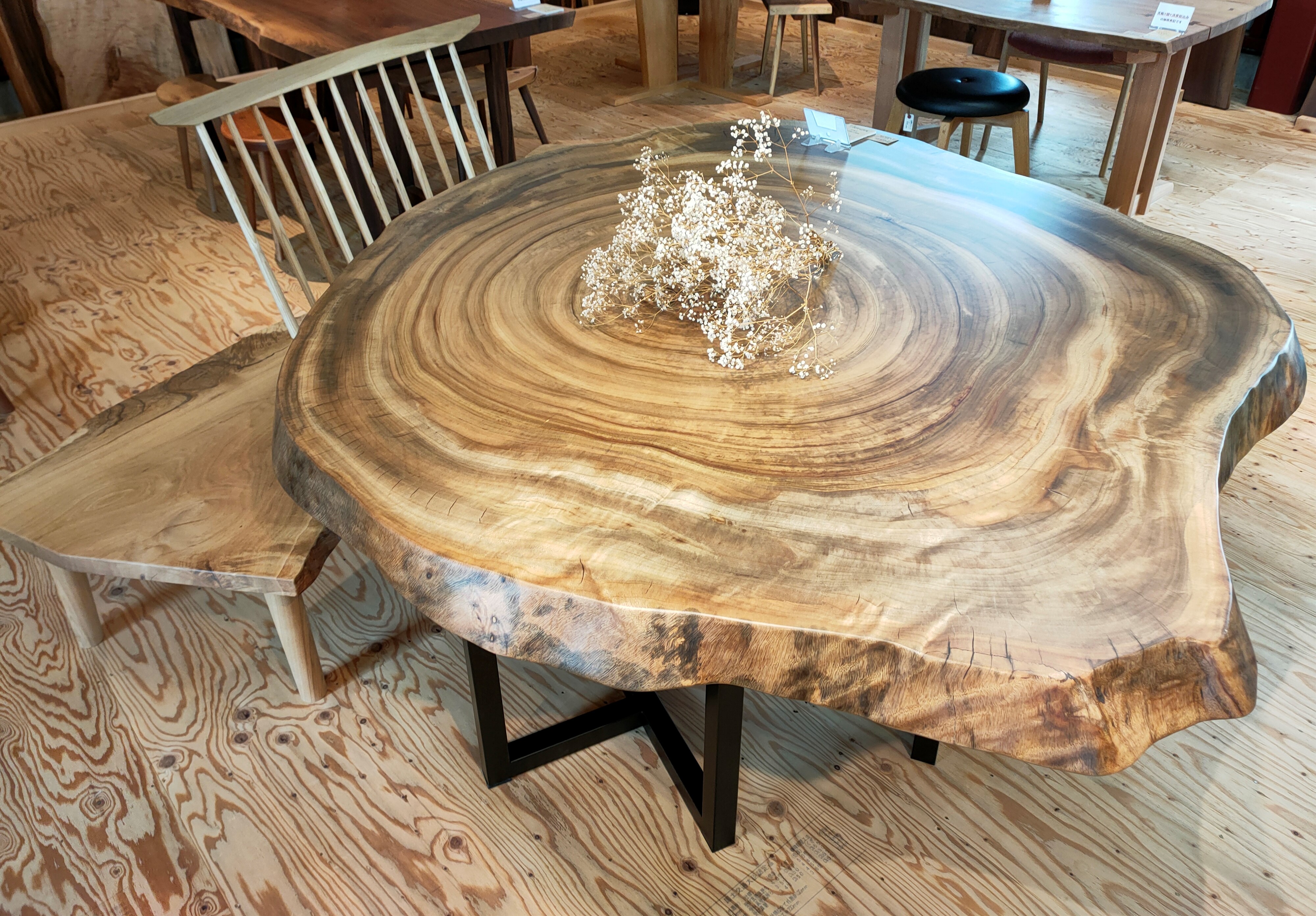 あなただけのオーダーメイド家具で暮らしに木の温もりを。